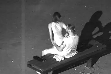 माँ उसे परिपक्व स्तन दिखाने के लिए ऑनलाइन सनी लियॉन सेक्सी मूवी चला गया