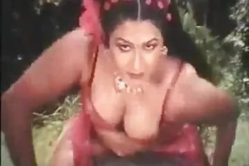 एक सुंदर सनी लियॉन सेक्स मूवी संपूर्ण शरीर के गधे को चूमो। घर