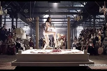 तीन लड़कियों और एक आदमी के साथ सेक्सी मूवी सनी लियोन की समूह त्रिगुट